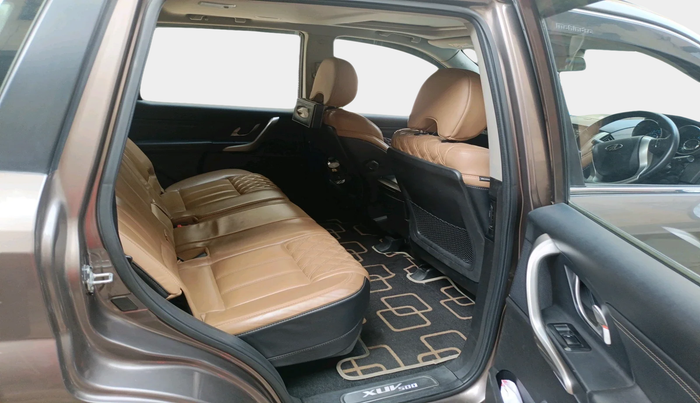 2019 Mahindra XUV500 W11 AT, Diesel, Automatic, 56,330 km, interior