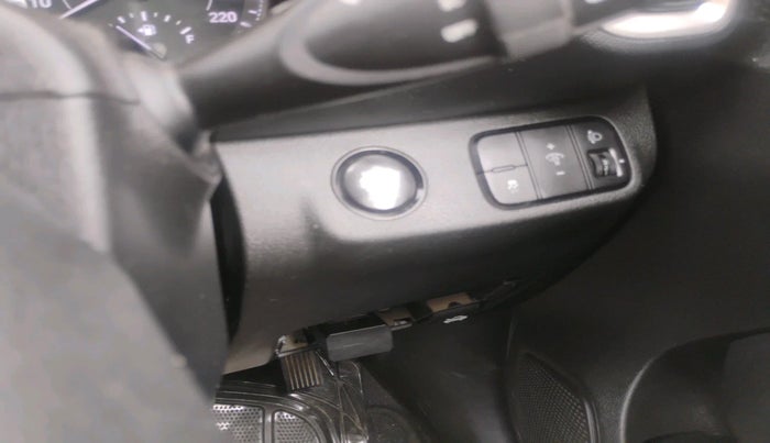 2021 Hyundai VENUE SX PLUS 1.0 TURBO DCT, Petrol, Automatic, 72,475 km, interior