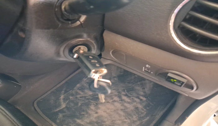 2013 Hyundai i10 MAGNA 1.2, CNG, Manual, 2,16,733 km, interior