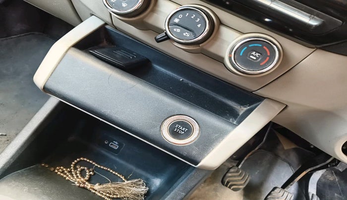 2019 Renault TRIBER RXZ, Petrol, Manual, 93,659 km, interior