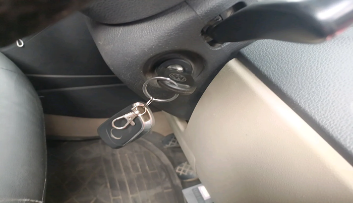 2011 Volkswagen Polo COMFORTLINE 1.2L PETROL, Petrol, Manual, 1,41,656 km, interior