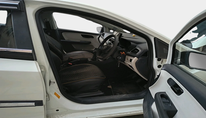 2023 Tata ALTROZ XE PETROL, Petrol, Manual, 25,951 km, interior