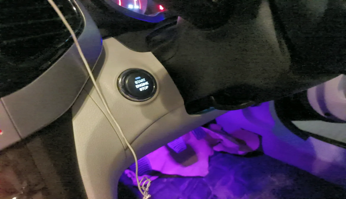 2021 Mahindra XUV300 W8 1.2 PETROL, Petrol, Manual, 50,555 km, interior