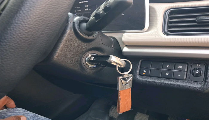 2023 Mahindra XUV700 AX 5 P MT 5 STR, Petrol, Manual, 17,368 km, interior