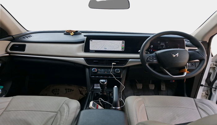 2023 Mahindra XUV700 AX 5 P MT 5 STR, Petrol, Manual, 17,368 km, interior