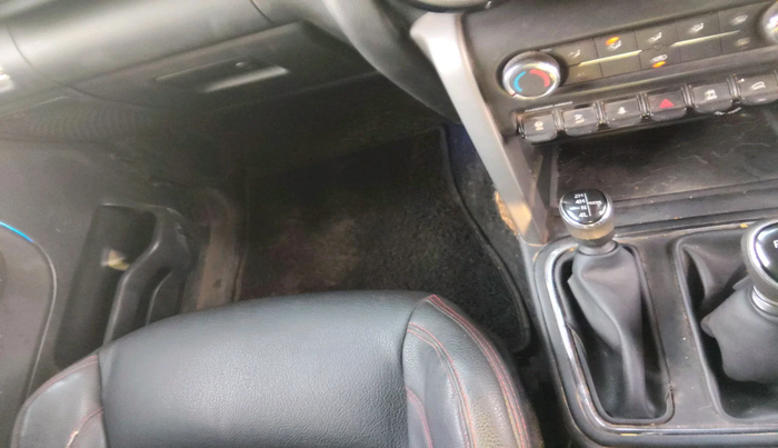 2022 Mahindra Thar LX HT PETROL 4WD MT, Petrol, Manual, 42,642 km, interior