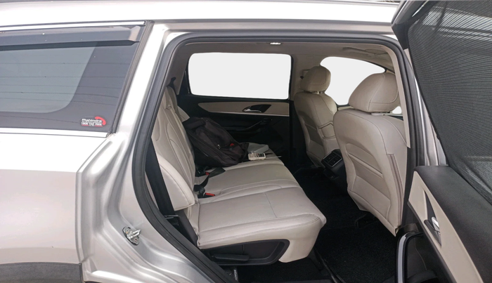 2023 Mahindra XUV700 AX 7 LUXURY D AT 7 STR, Diesel, Automatic, 85,037 km, interior