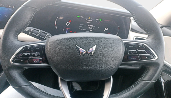 2023 Mahindra XUV700 AX 7 LUXURY D AT 7 STR, Diesel, Automatic, 85,037 km, interior