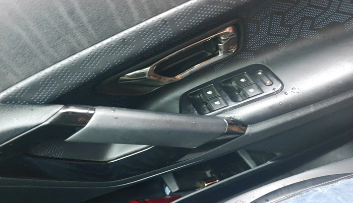 2021 Tata Harrier XZA PLUS 2.0L, Diesel, Automatic, 99,875 km, interior