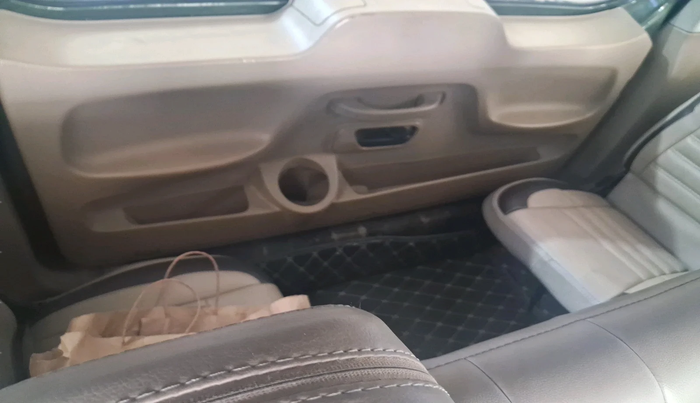 2017 Mahindra TUV300 T8, Diesel, Manual, 97,104 km, interior