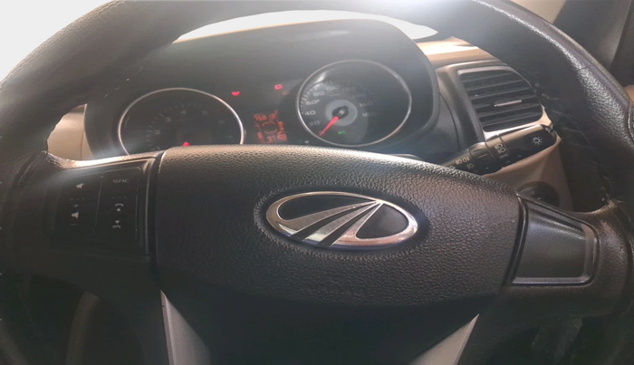 2017 Mahindra TUV300 T8, Diesel, Manual, 97,104 km, interior