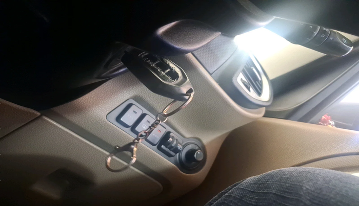 2017 Mahindra TUV300 T8, Diesel, Manual, 97,104 km, interior