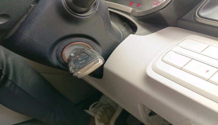 2020 Mahindra XUV300 W6 1.2 PETROL, Petrol, Manual, 88,847 km, interior