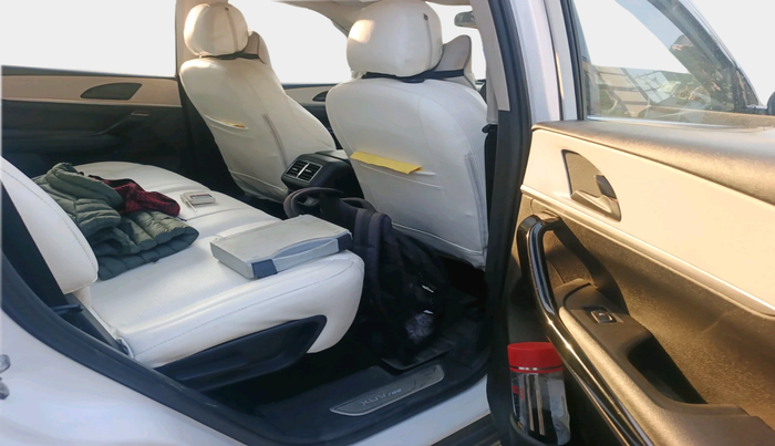 2022 Mahindra XUV700 AX 5 D MT 7 STR, Diesel, Manual, 32,193 km, interior