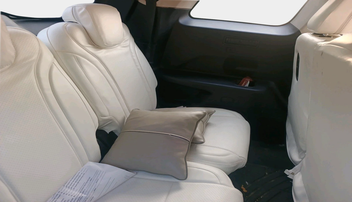 2022 Mahindra XUV700 AX 5 D MT 7 STR, Diesel, Manual, 32,193 km, interior