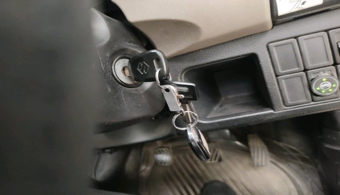 2013 Maruti Wagon R 1.0 LXI, Petrol, Manual, 1,07,978 km, interior