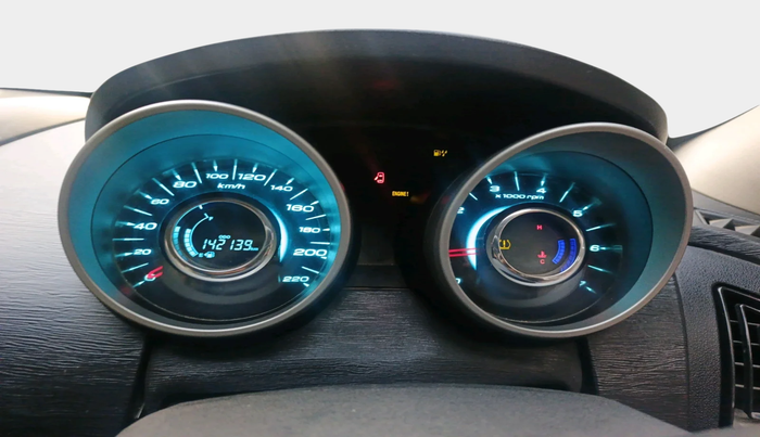 2016 Mahindra XUV500 W10 1.99, Diesel, Manual, 1,42,139 km, interior