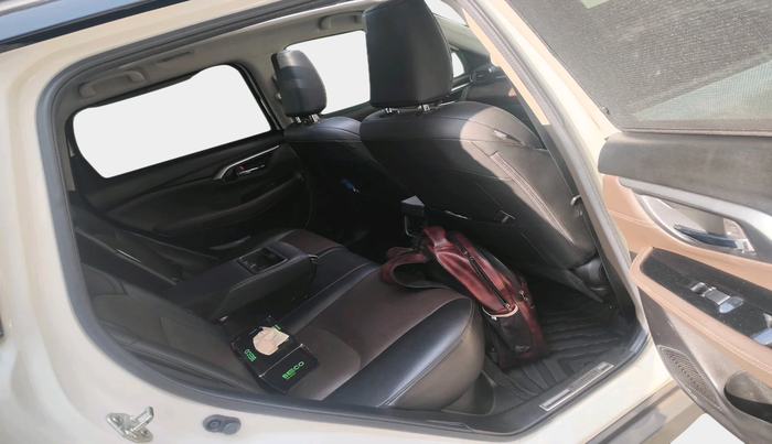 2023 Toyota URBAN CRUISER HYRYDER V HYBRID, Hybrid, Automatic, 75,376 km, interior