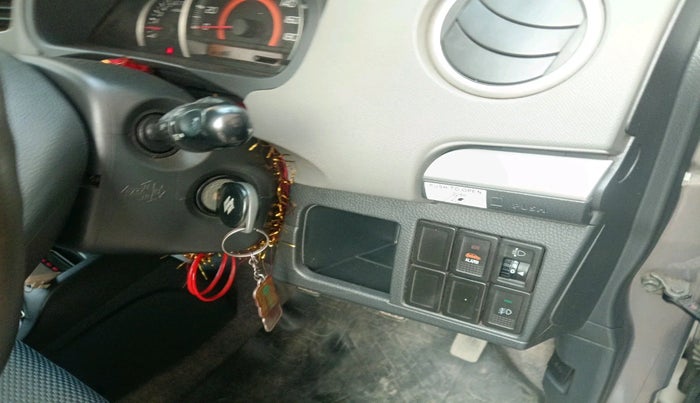 2011 Maruti Wagon R 1.0 VXI, Petrol, Manual, 66,071 km, interior