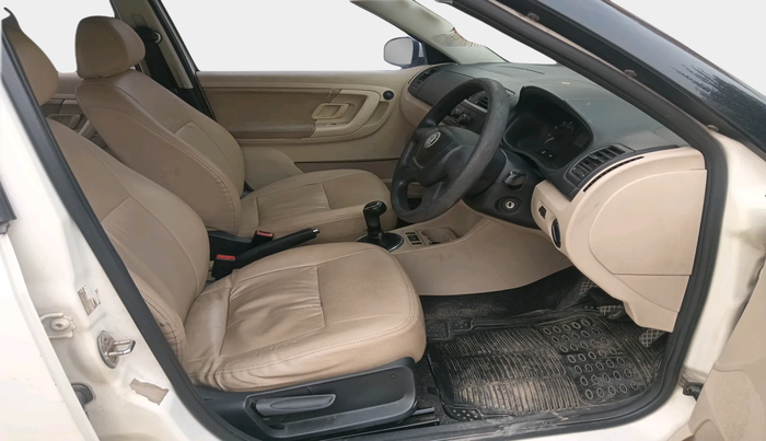 2011 Skoda Fabia ACTIVE 1.2 MPI, Petrol, Manual, 1,41,405 km, interior