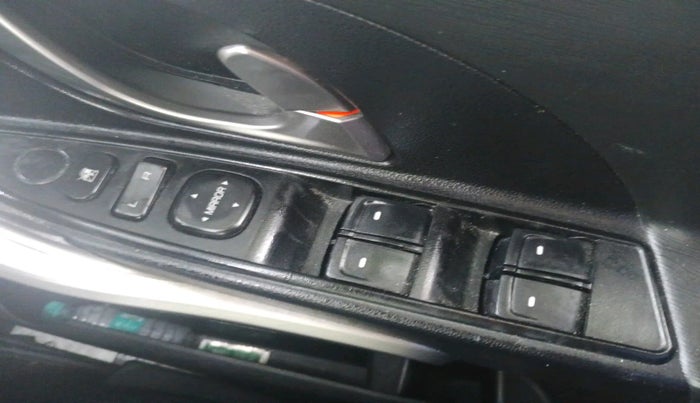 2019 Mahindra XUV500 W7 AT, Diesel, Automatic, 1,14,877 km, interior