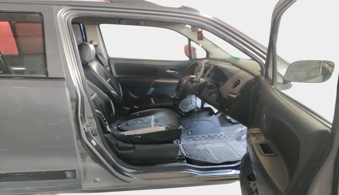 2011 Maruti Wagon R 1.0 LXI CNG, Petrol, Manual, 1,32,071 km, interior
