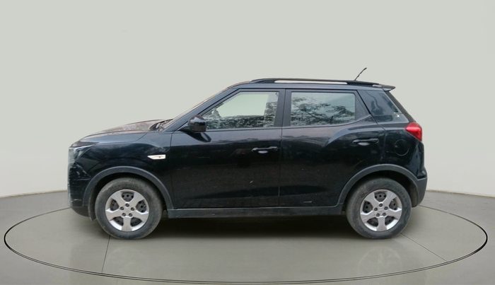 2021 Mahindra XUV300 W6 1.2 PETROL, Petrol, Manual, 70,691 km, exterior