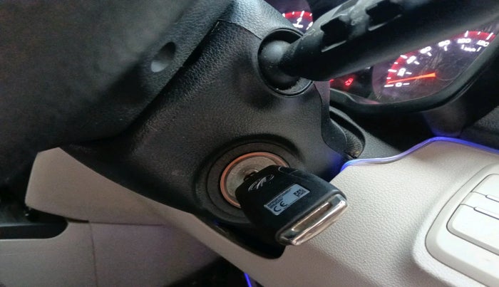 2021 Mahindra XUV300 W6 1.2 PETROL, Petrol, Manual, 70,691 km, interior