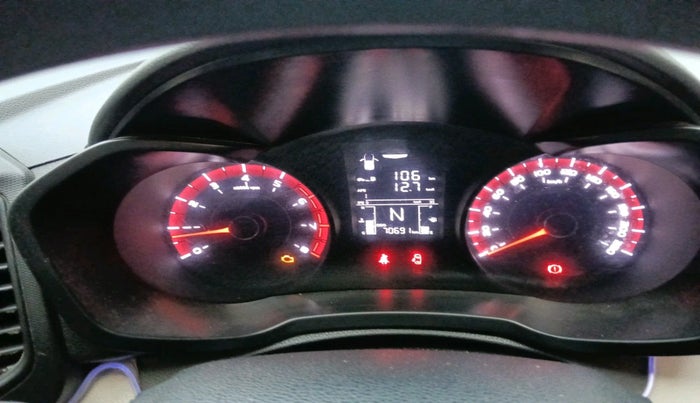 2021 Mahindra XUV300 W6 1.2 PETROL, Petrol, Manual, 70,691 km, interior