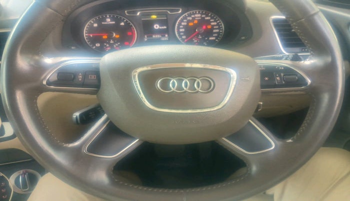 2014 Audi Q3 2.0 TDI PREMIUM PLUS, Diesel, Automatic, 1,66,173 km, interior
