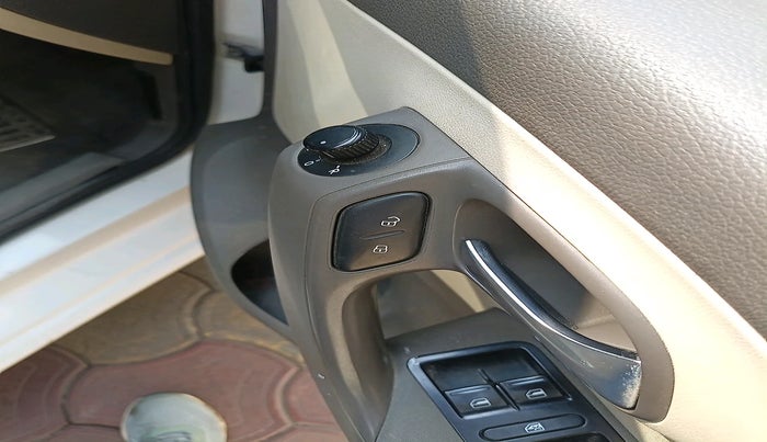 2011 Volkswagen Vento COMFORTLINE 1.6, Petrol, Manual, 91,862 km, interior