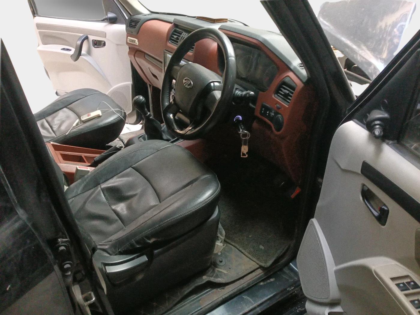 2021 Mahindra Scorpio S5, Diesel, Manual, 1,05,000 km, interior