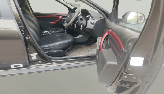 2018 Renault Duster RXS CVT, Petrol, Automatic, 1,05,079 km, interior