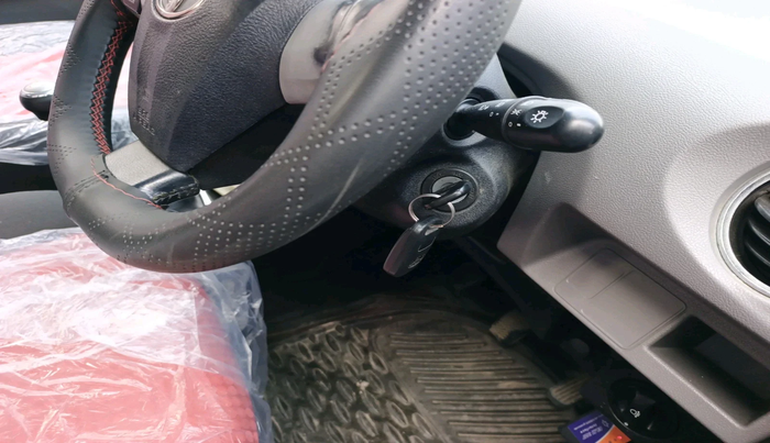 2011 Toyota Etios V, Petrol, Manual, 1,23,685 km, interior