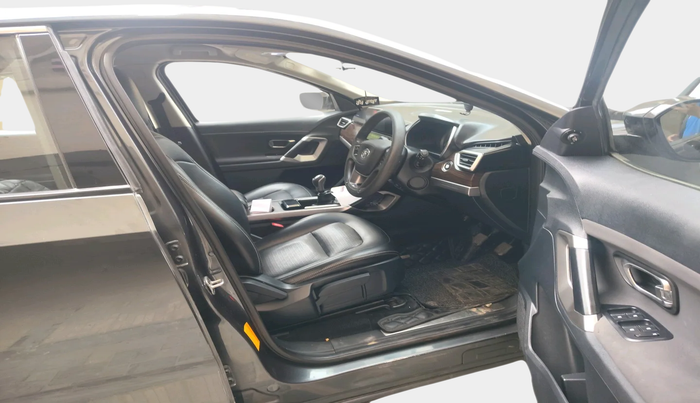 2020 Tata Harrier XT 2.0L KRYOTEC, Diesel, Manual, 80,803 km, interior