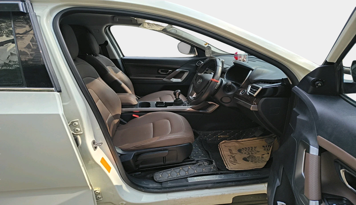 2019 Tata Harrier XZ 2.0L, Diesel, Manual, 1,29,440 km, interior