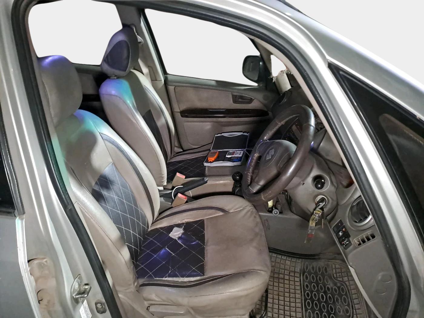 2011 Maruti SX4 VXI, CNG, Manual, 1,27,222 km, interior