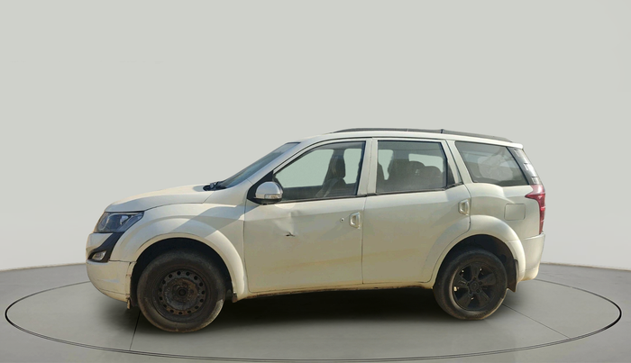 2017 Mahindra XUV500 W4, Diesel, Manual, 2,03,798 km, exterior