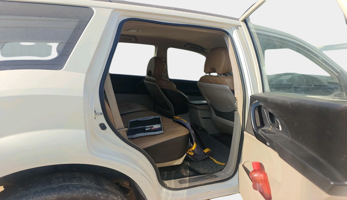 2017 Mahindra XUV500 W4, Diesel, Manual, 2,03,798 km, interior