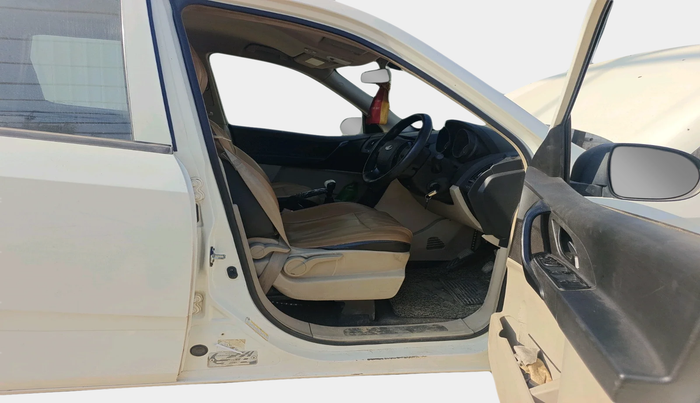 2017 Mahindra XUV500 W4, Diesel, Manual, 2,03,798 km, interior