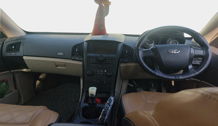 2017 Mahindra XUV500 W4, Diesel, Manual, 2,03,798 km, interior