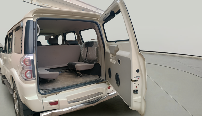 2017 Mahindra Scorpio S6 PLUS 1.99 INTELLI-HYBRID, Diesel, Manual, 20,278 km, exterior