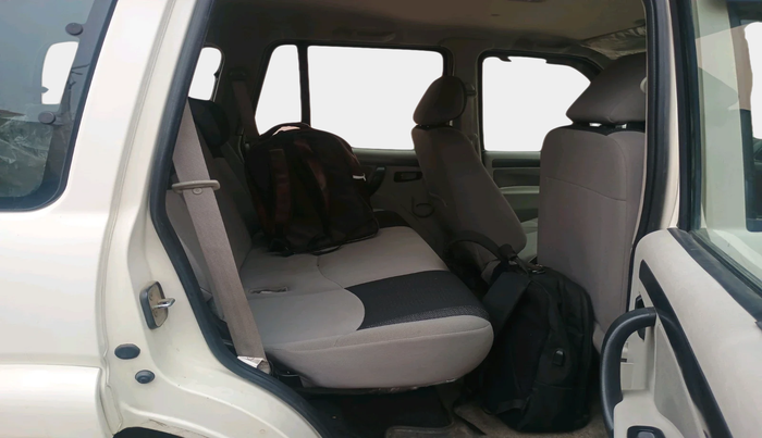 2017 Mahindra Scorpio S6 PLUS 1.99 INTELLI-HYBRID, Diesel, Manual, 20,278 km, interior