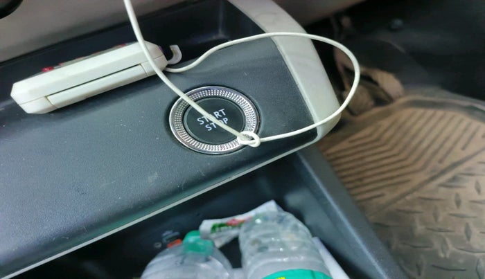 2020 Renault TRIBER RXZ AMT, Petrol, Automatic, 47,684 km, interior