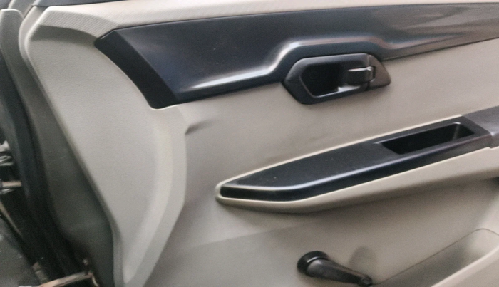 2016 Mahindra Kuv100 K2 6 STR, Petrol, Manual, 38,498 km, interior