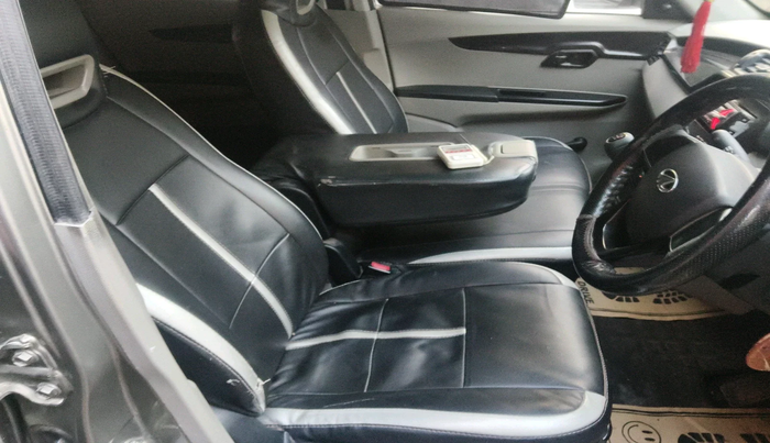 2016 Mahindra Kuv100 K2 6 STR, Petrol, Manual, 38,498 km, interior