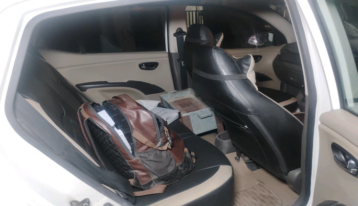 2011 Hyundai i10 MAGNA 1.2, Petrol, Manual, 1,21,154 km, interior