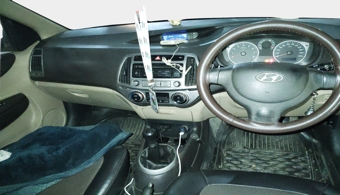 2013 Hyundai i20 MAGNA (O) 1.2, Petrol, Manual, 1,09,753 km, interior