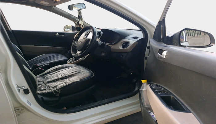 2017 Hyundai Grand i10 SPORTZ (O) AT 1.2 KAPPA VTVT, Petrol, Automatic, 1,34,699 km, interior