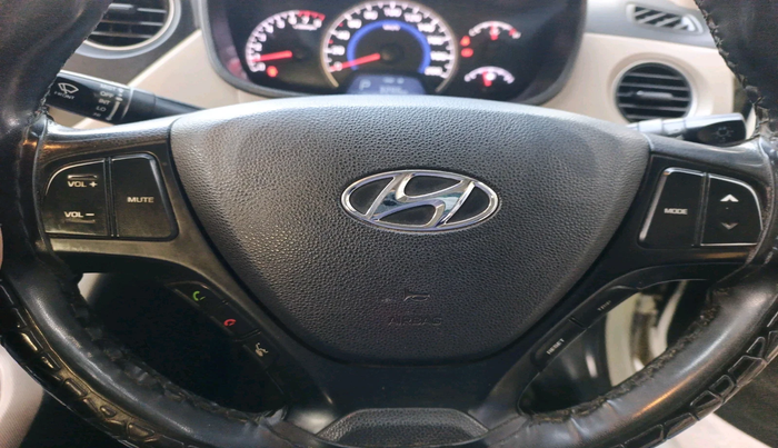2017 Hyundai Grand i10 SPORTZ (O) AT 1.2 KAPPA VTVT, Petrol, Automatic, 1,34,699 km, interior
